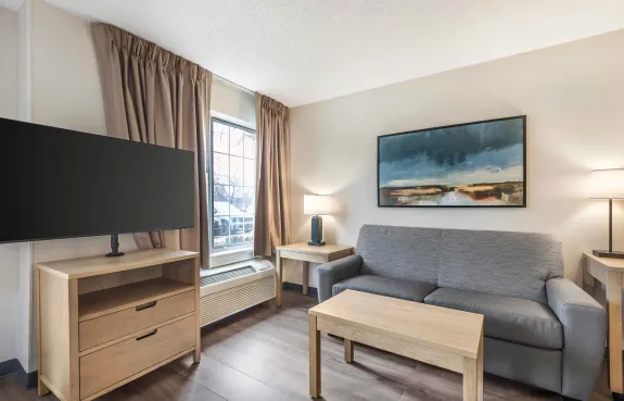 Deluxe Studio - 1 King Bed