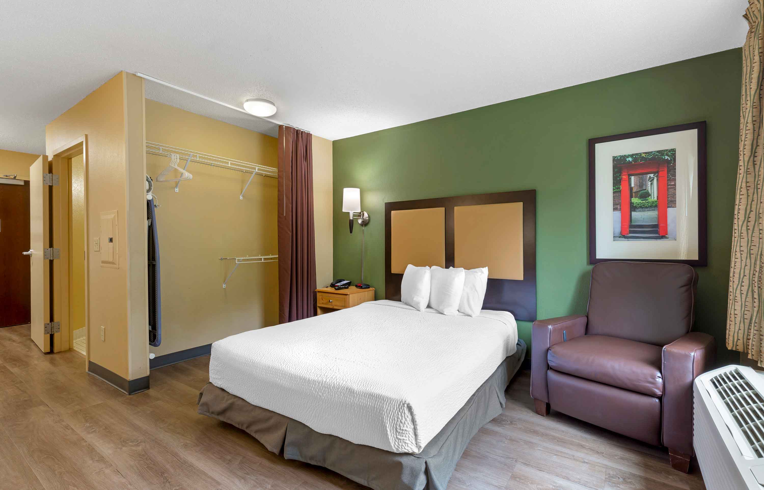 Studio Suite - 1 Queen Bed