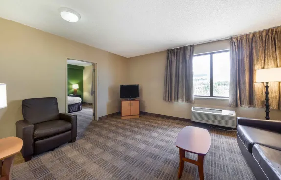 2 Bedroom Suite - 1 King and 1 Queen Bed