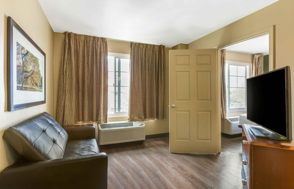 1 Bedroom Suite - 2 Full Beds