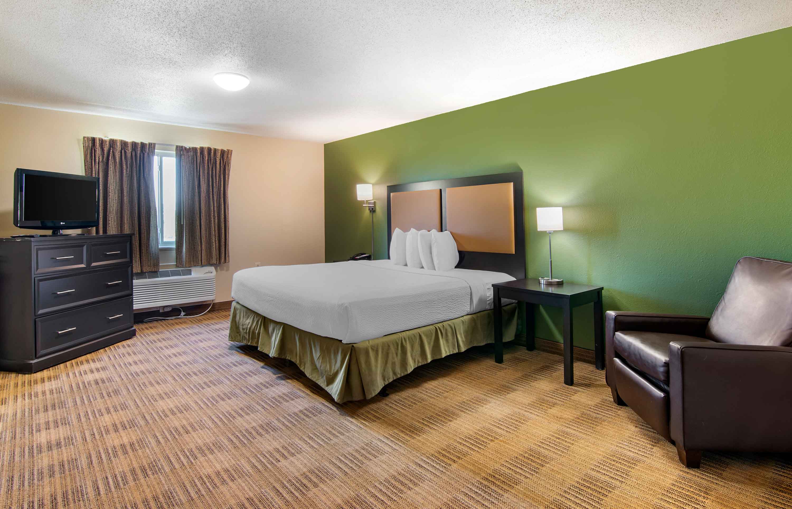 1 Bedroom Suite - 1 King Bed