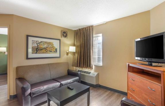 2 Bedroom Suite - 2 Queen Beds