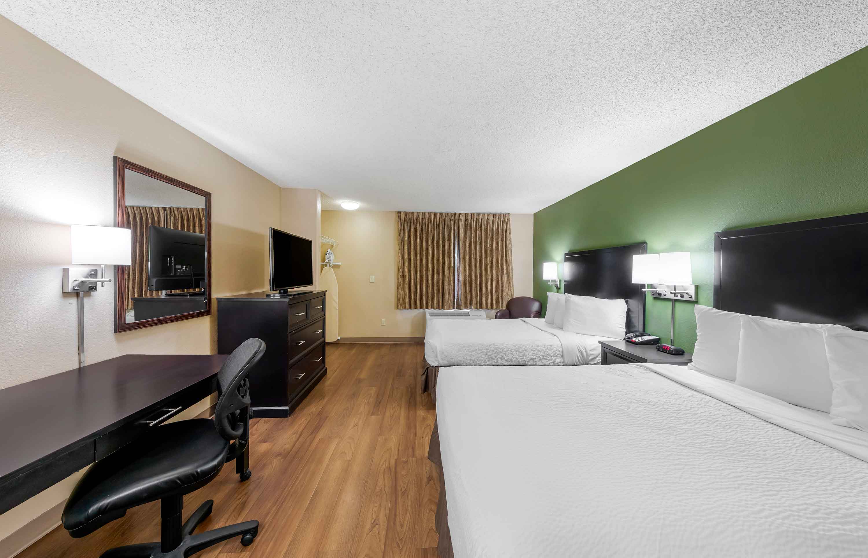 Studio Suite - 2 Full Beds