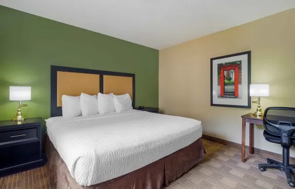2 Bedroom Suite - 1 King and 1 Queen Bed