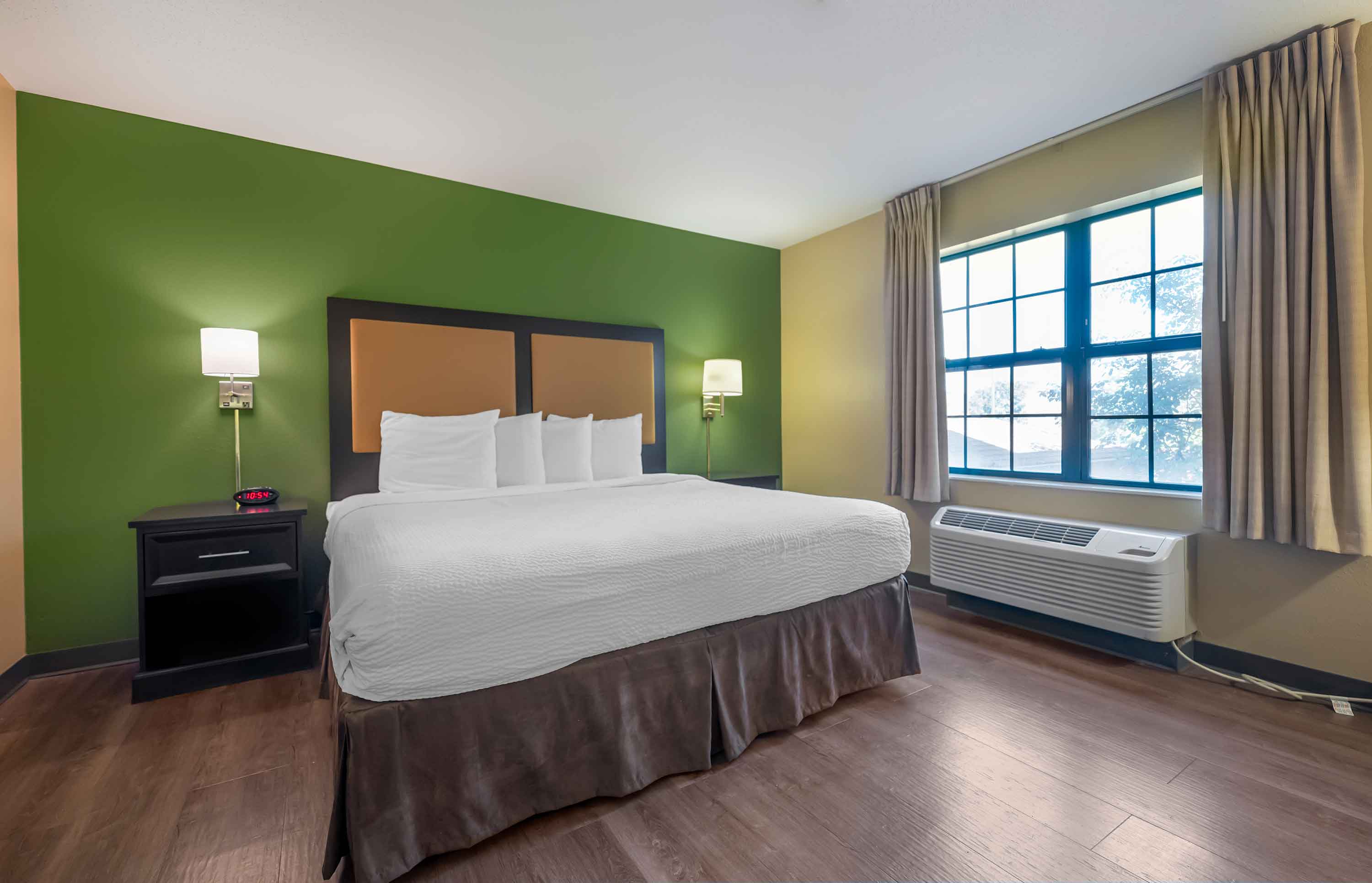 1 Bedroom Suite - 1 King Bed