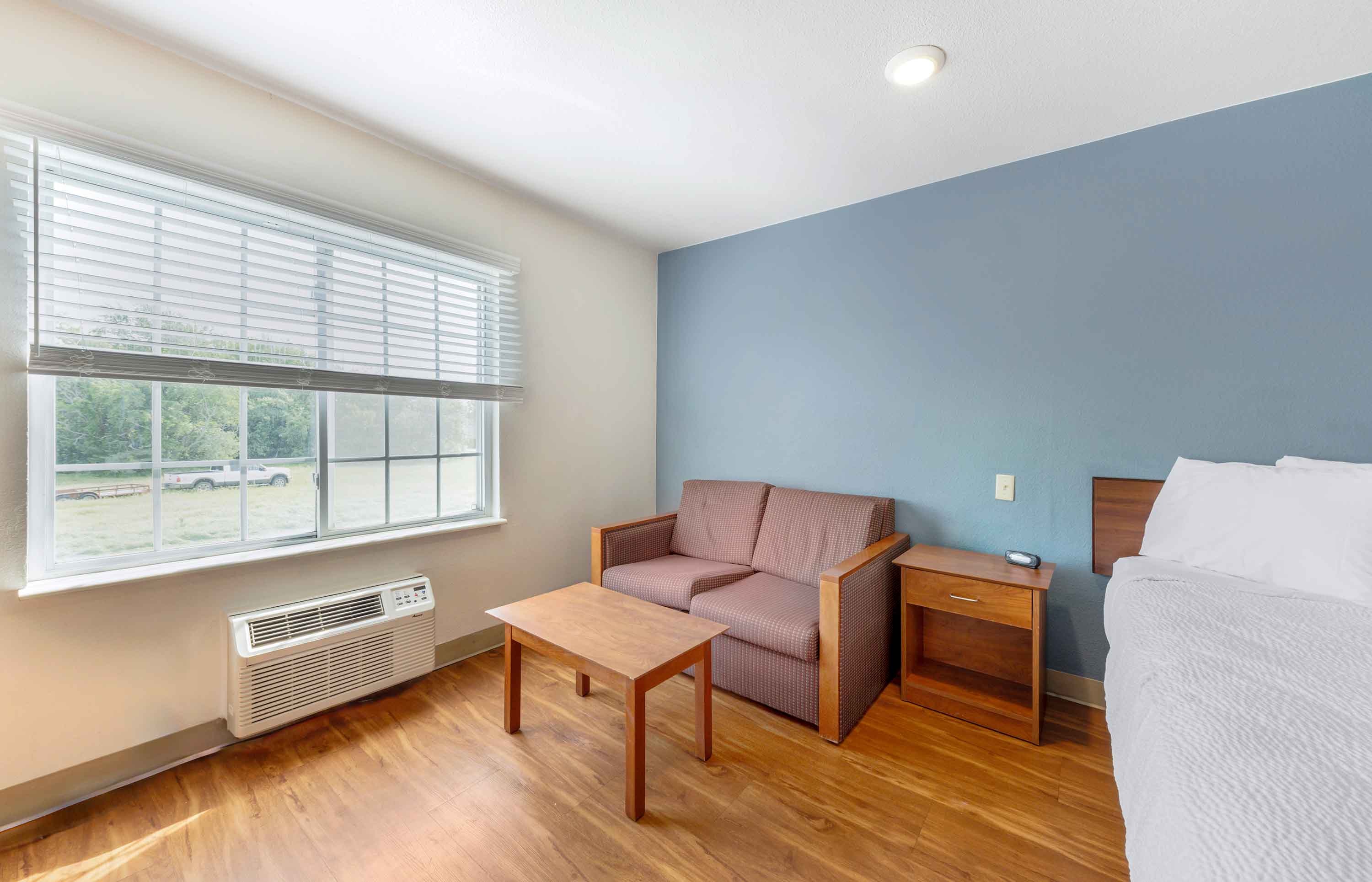 Deluxe Studio - 1 Full Bed