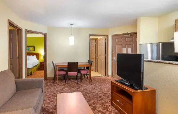 2 Bedroom Suite - 2 Queen Beds