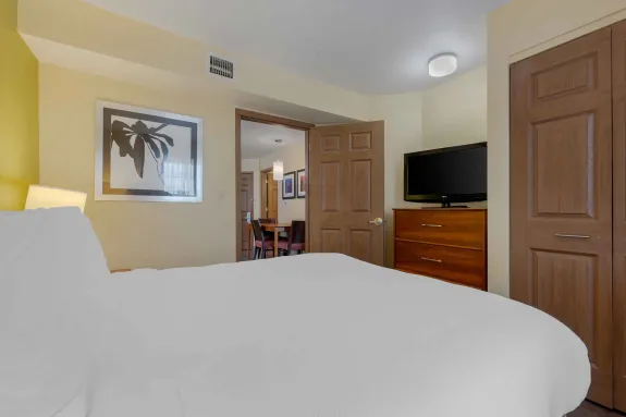 2 Bedroom Suite - 2 Queen Beds