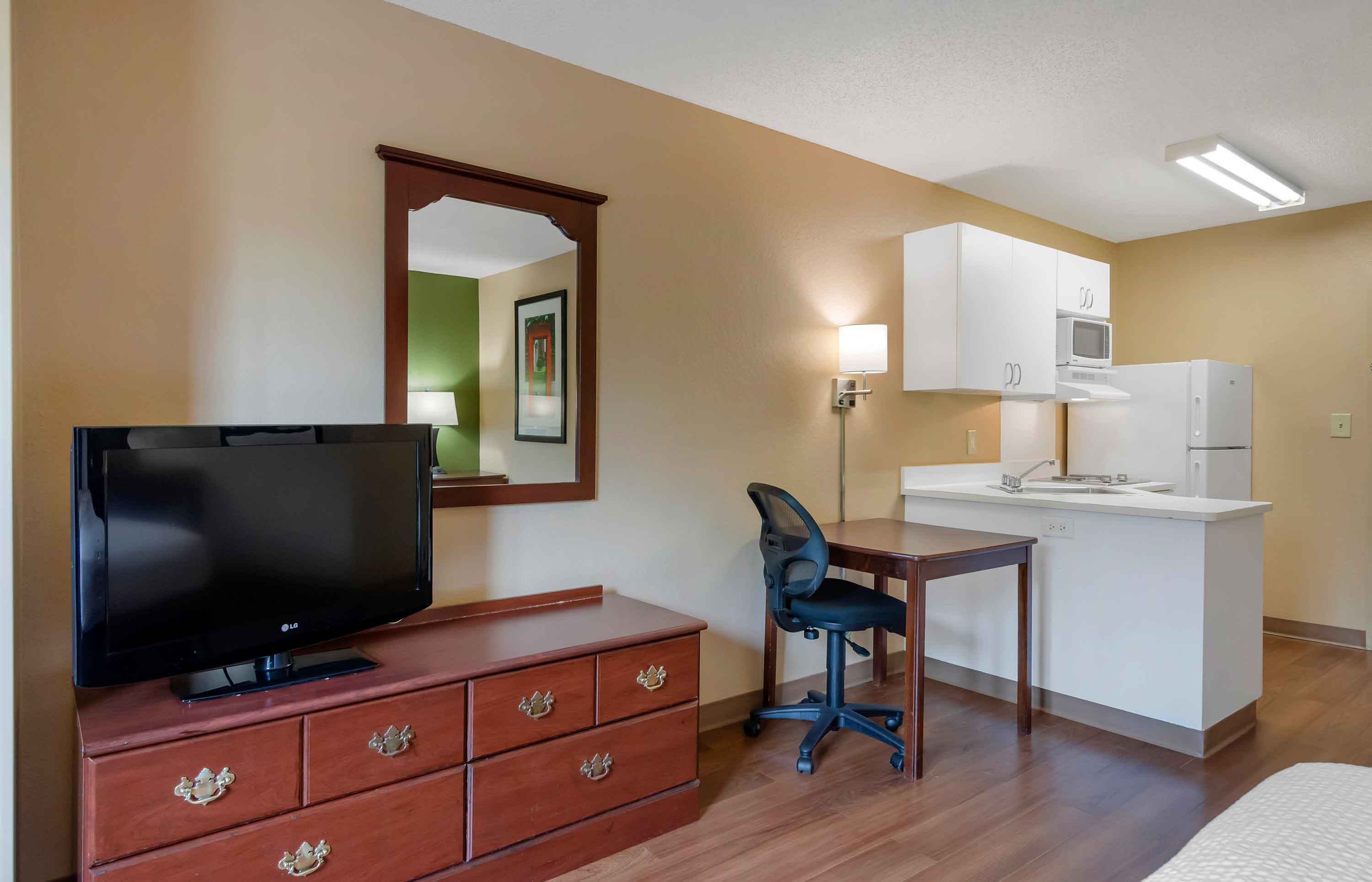 Studio Suite - 1 Queen Bed