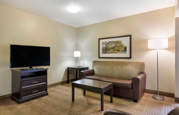 2 Bedroom Suite - 2 Queen Beds