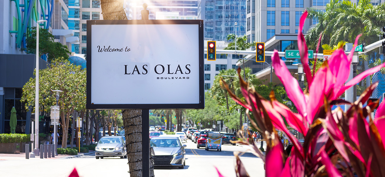 Welcome sign at Las Olas Boulevard